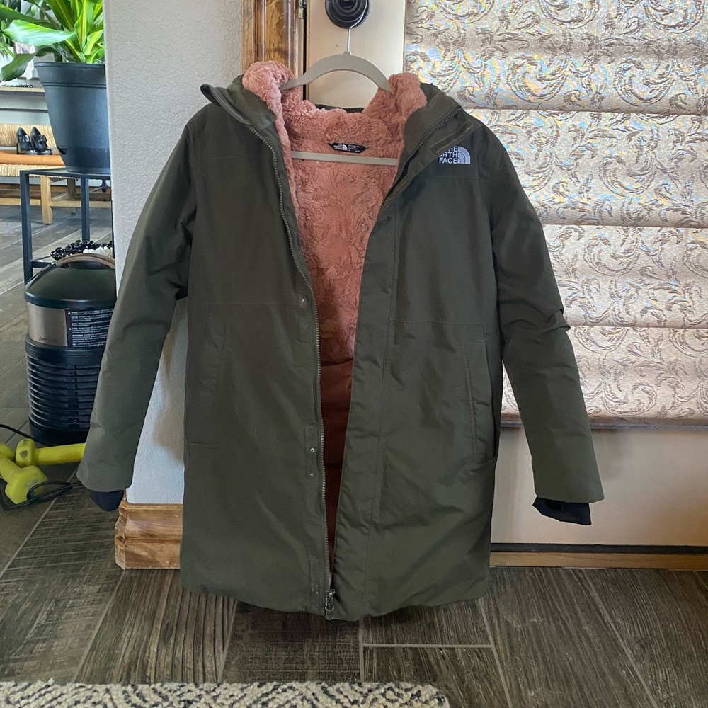 NorthFace Artic Swirl down winter coat!